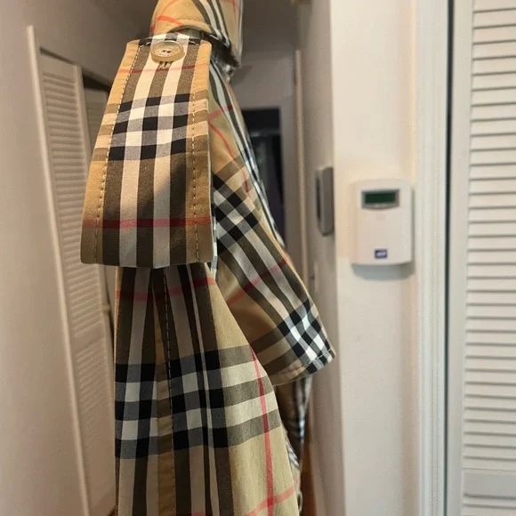 WOMAN’S BURBERRY LONG COLLAR TRENCH COAT - Picture 4 of 10